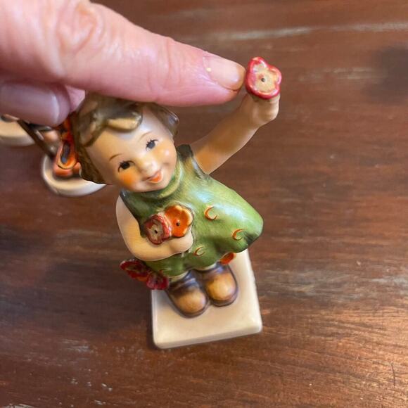 Hummel Goebel Genuine Vintage Figurines Lot of 07 - Picture 10 of 11